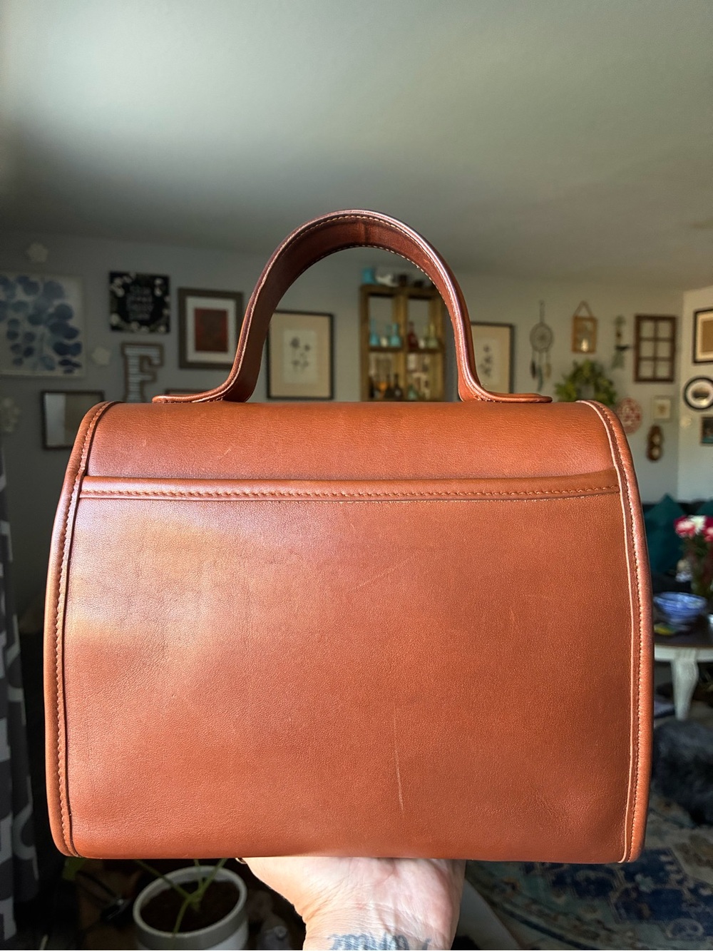Vintage Coach Manor - Picture 4 of 12